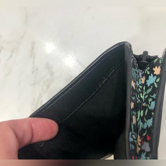 MARC JACOBS Black Mini Ditsy Floral ‘the Softshot’ Compact Wallet - Picture 5 of 11